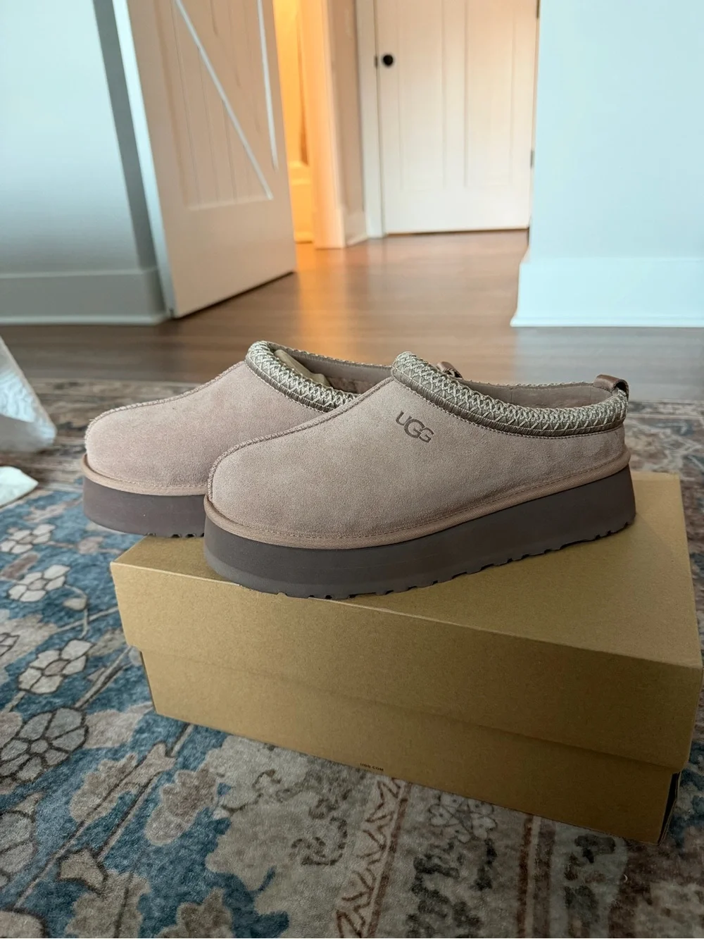 BRAND NEW UGG Women’s Platform Slip-On Clog